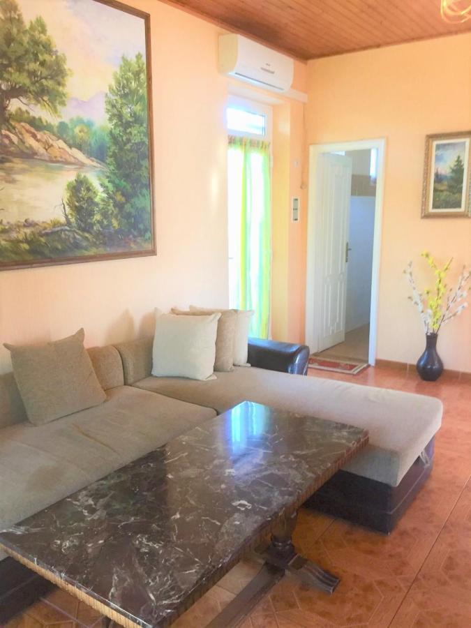 Big Apartman Hajduszoboszlo Exterior photo